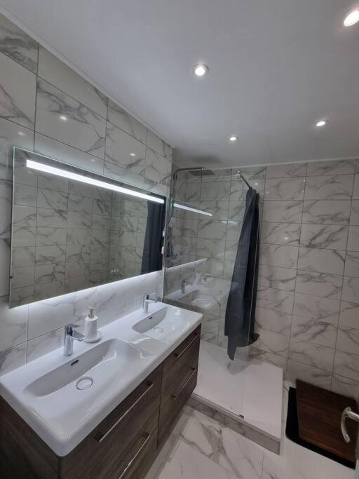 Appartement Vue Mer Avec Parking Gratuit Sur Place Bastia  Exterior photo